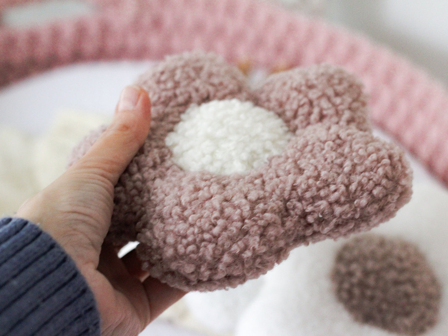 SET of 2 DAISY PLUSH PILLOWS