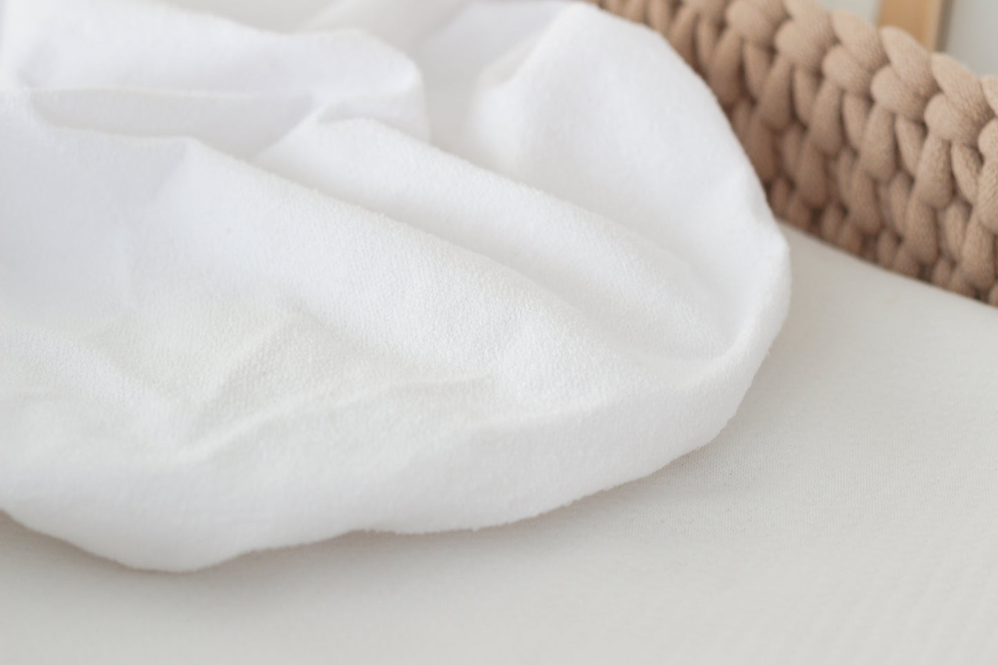 WATERPROOF FITTED SHEET | WHITE