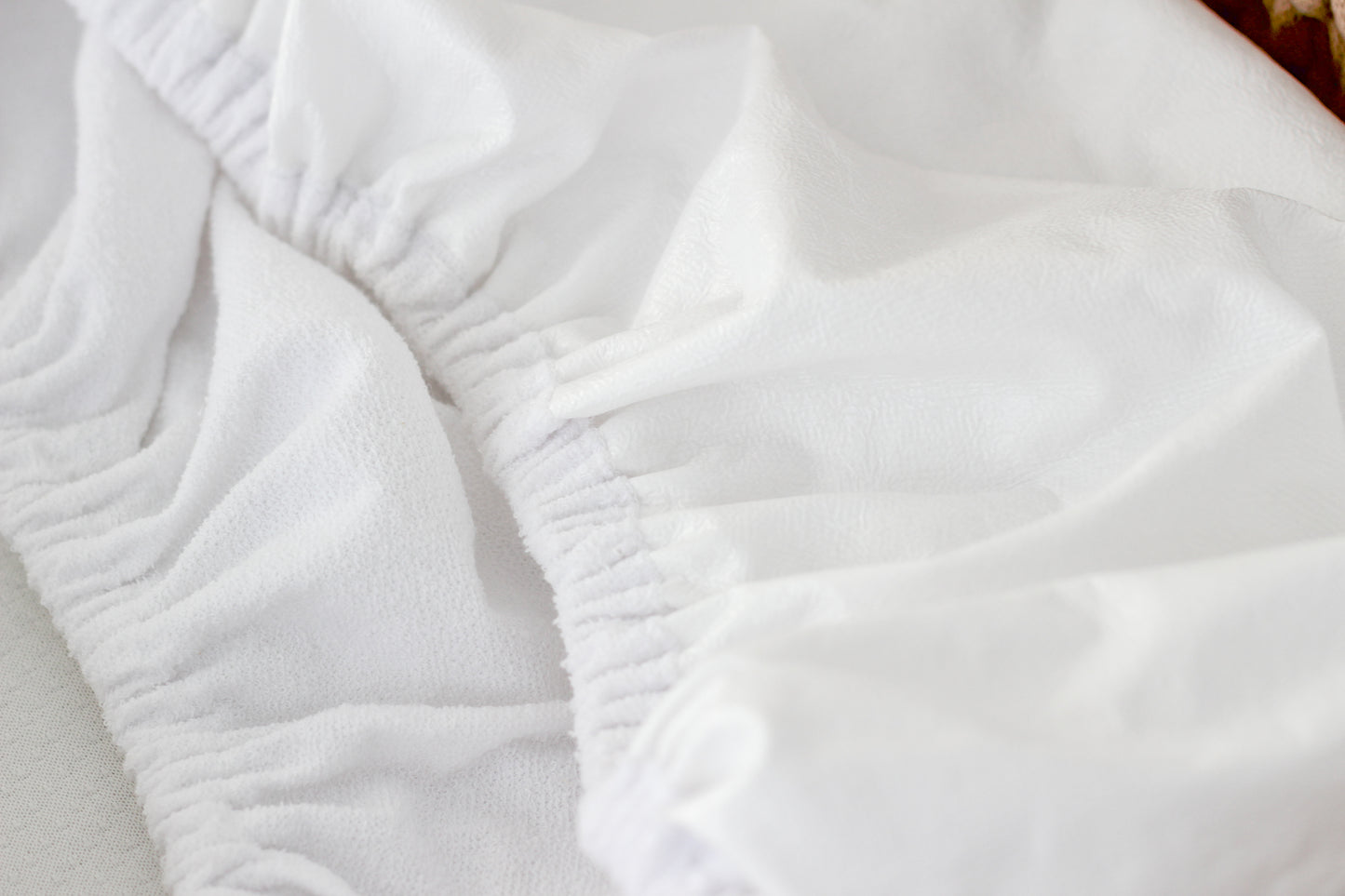WATERPROOF FITTED SHEET | WHITE