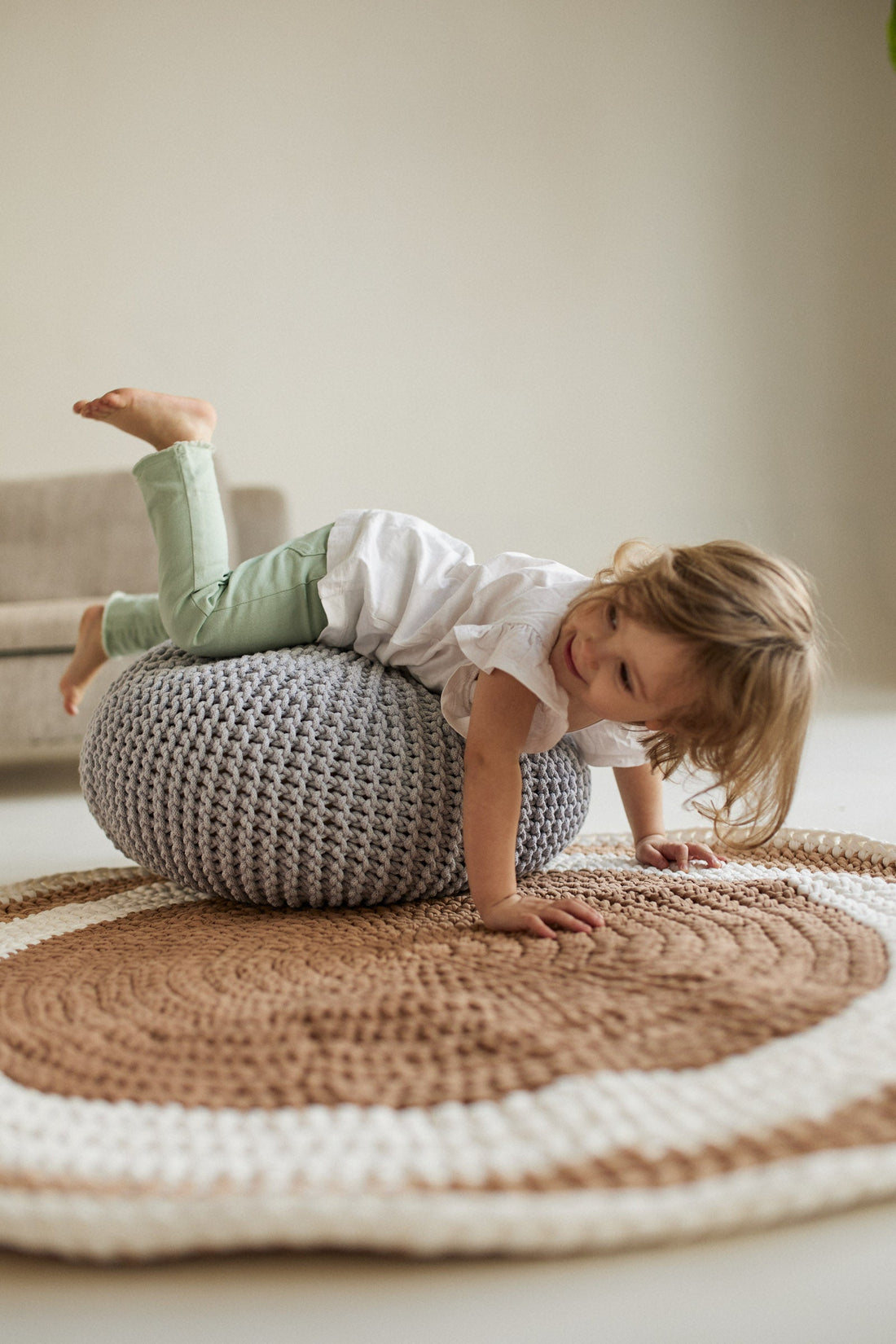 How to Choose a Stylish and Comfortable Pouf for a Kids' Room
