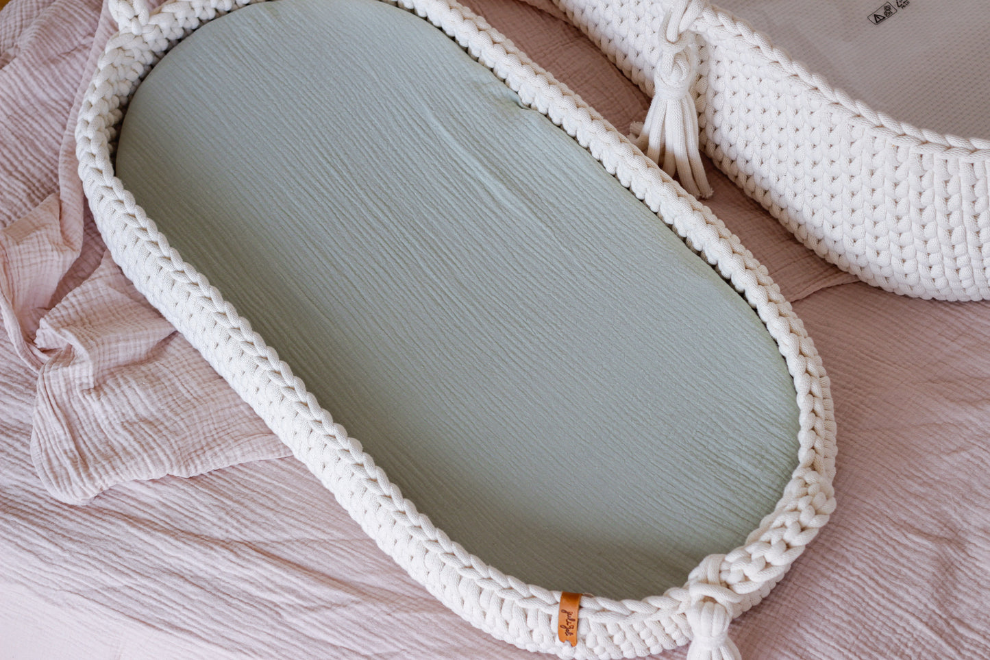 MUSLIN FITTED SHEET | DUSTY MINT