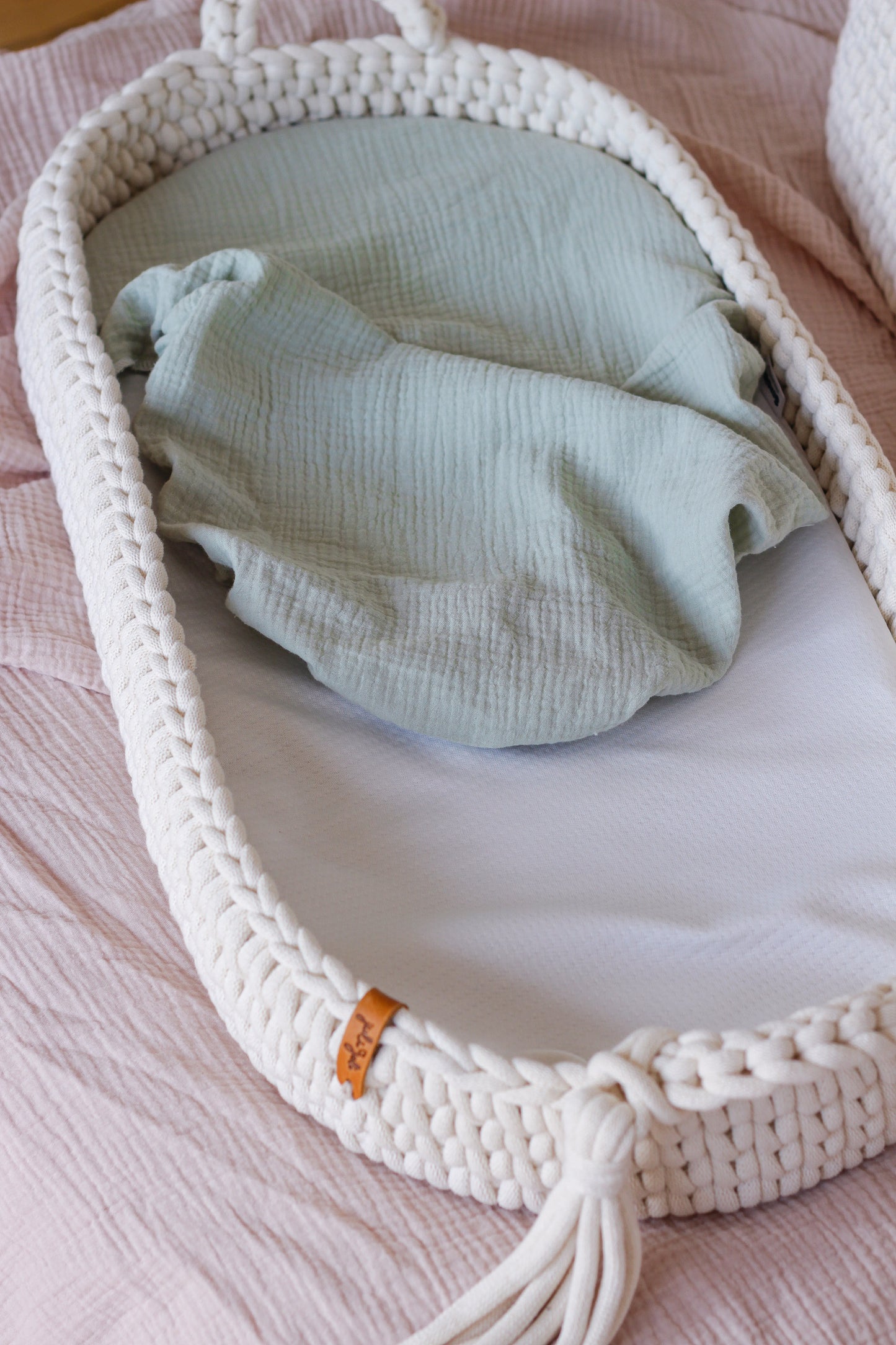 MUSLIN FITTED SHEET | DUSTY MINT