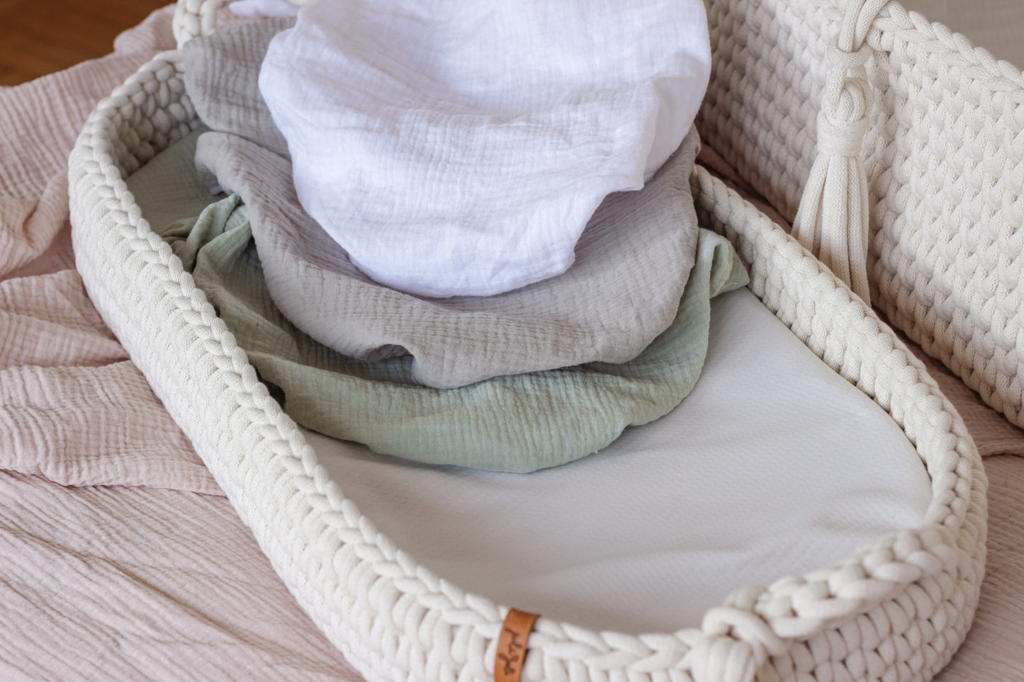 MUSLIN FITTED SHEET | DUSTY MINT