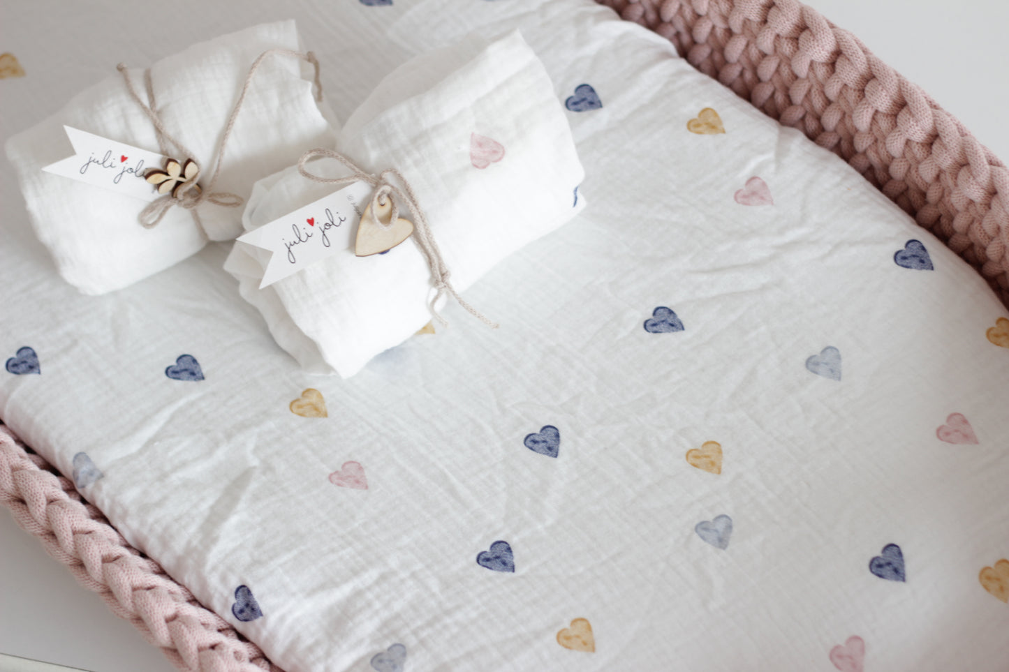 MUSLIN FITTED SHEET | HEARTS WATERCOLOR