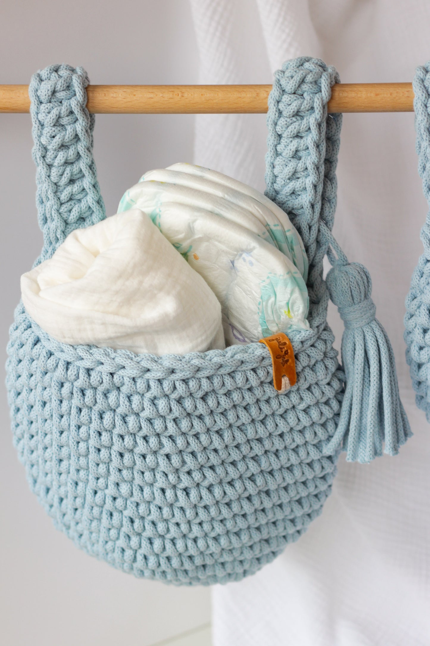 SMALL HANGING POCKET BASKET | MISTY
