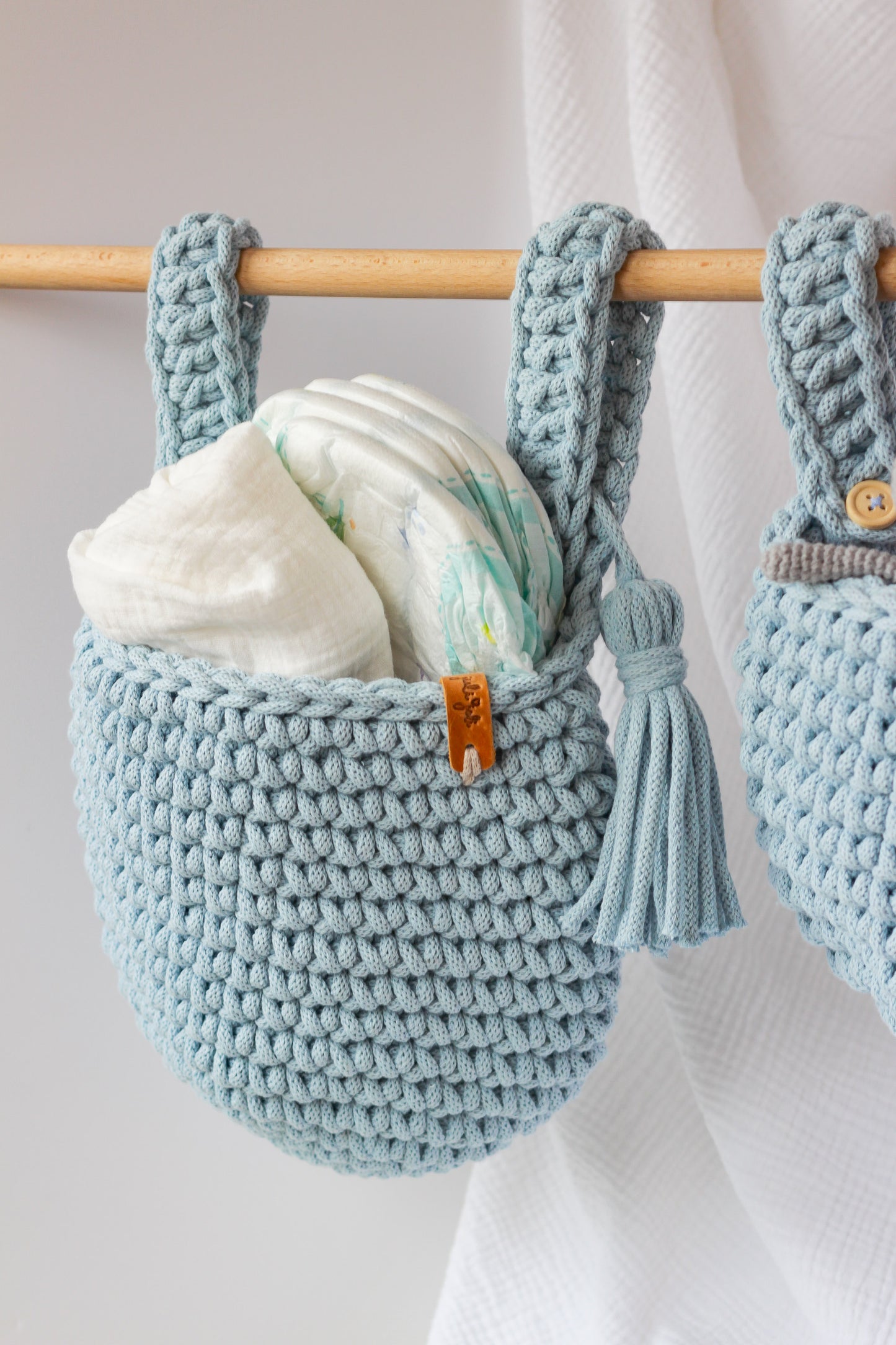 HANGING POCKET BASKET