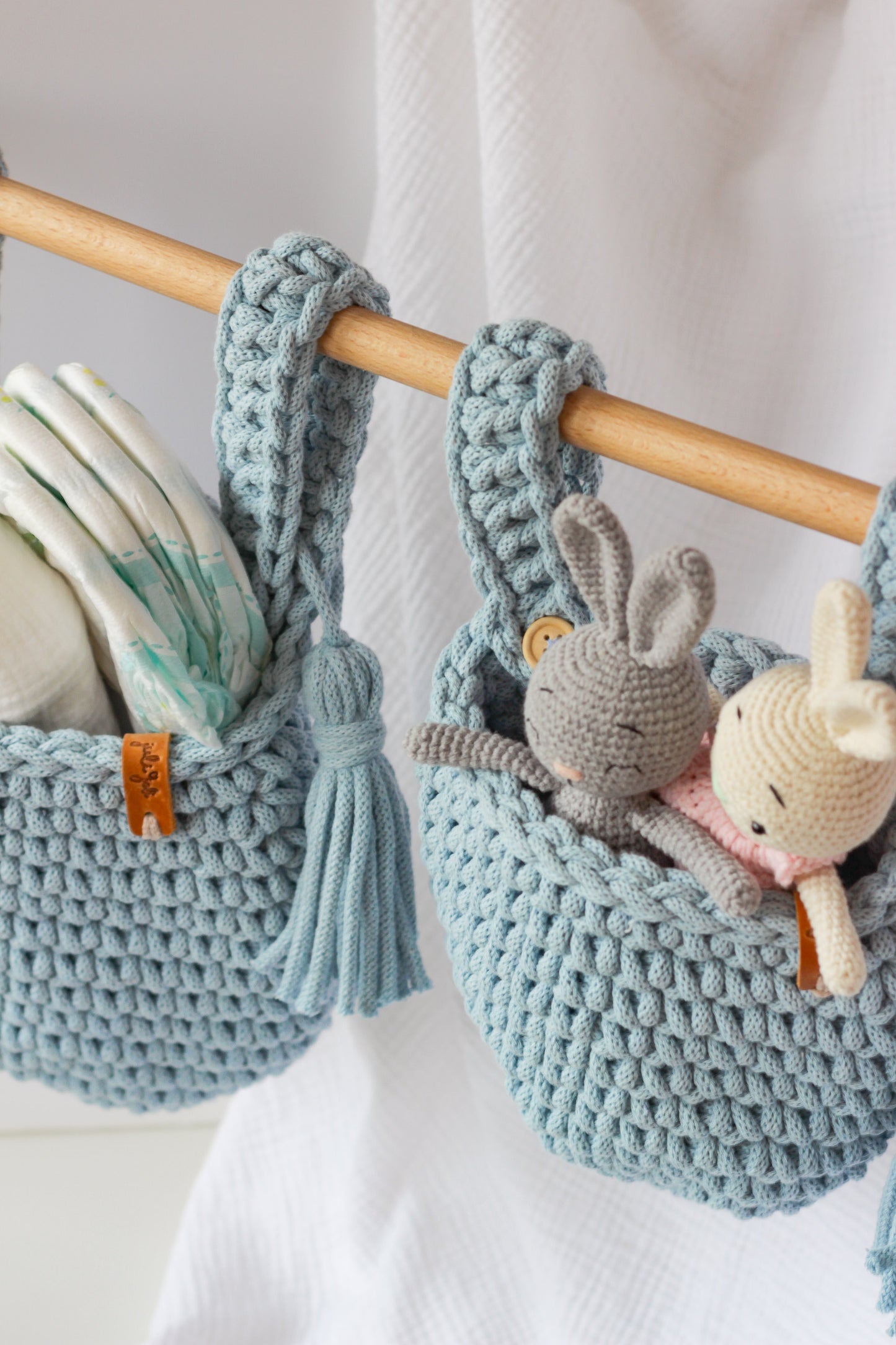 HANGING POCKET BASKET