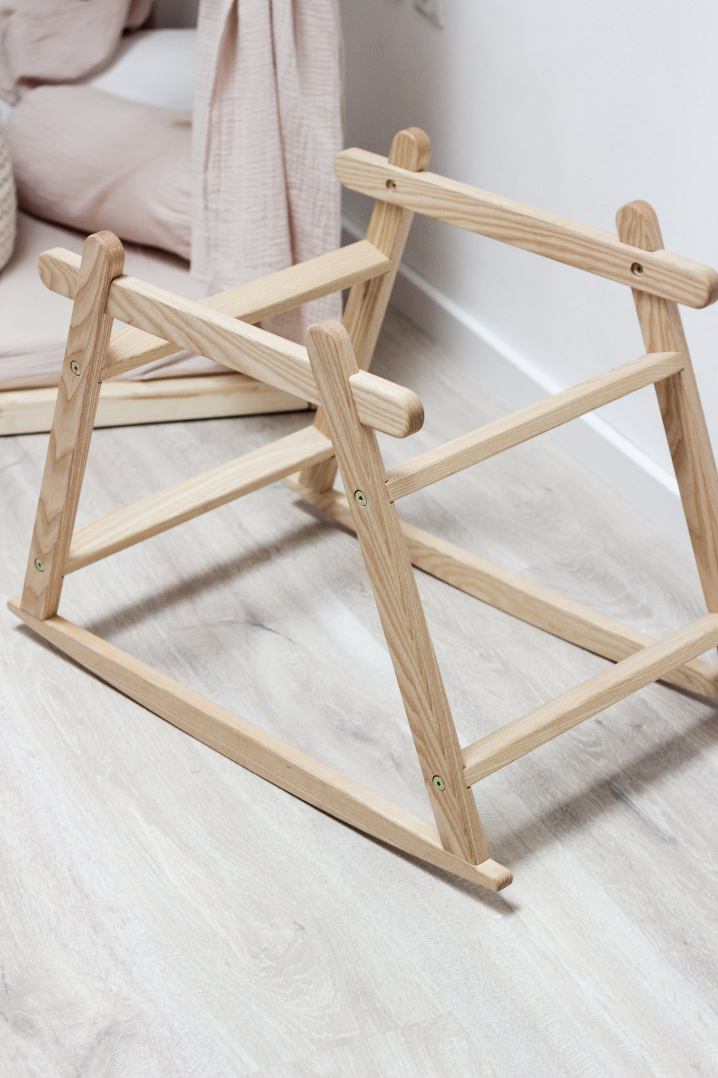 WOODEN ROCKING STAND