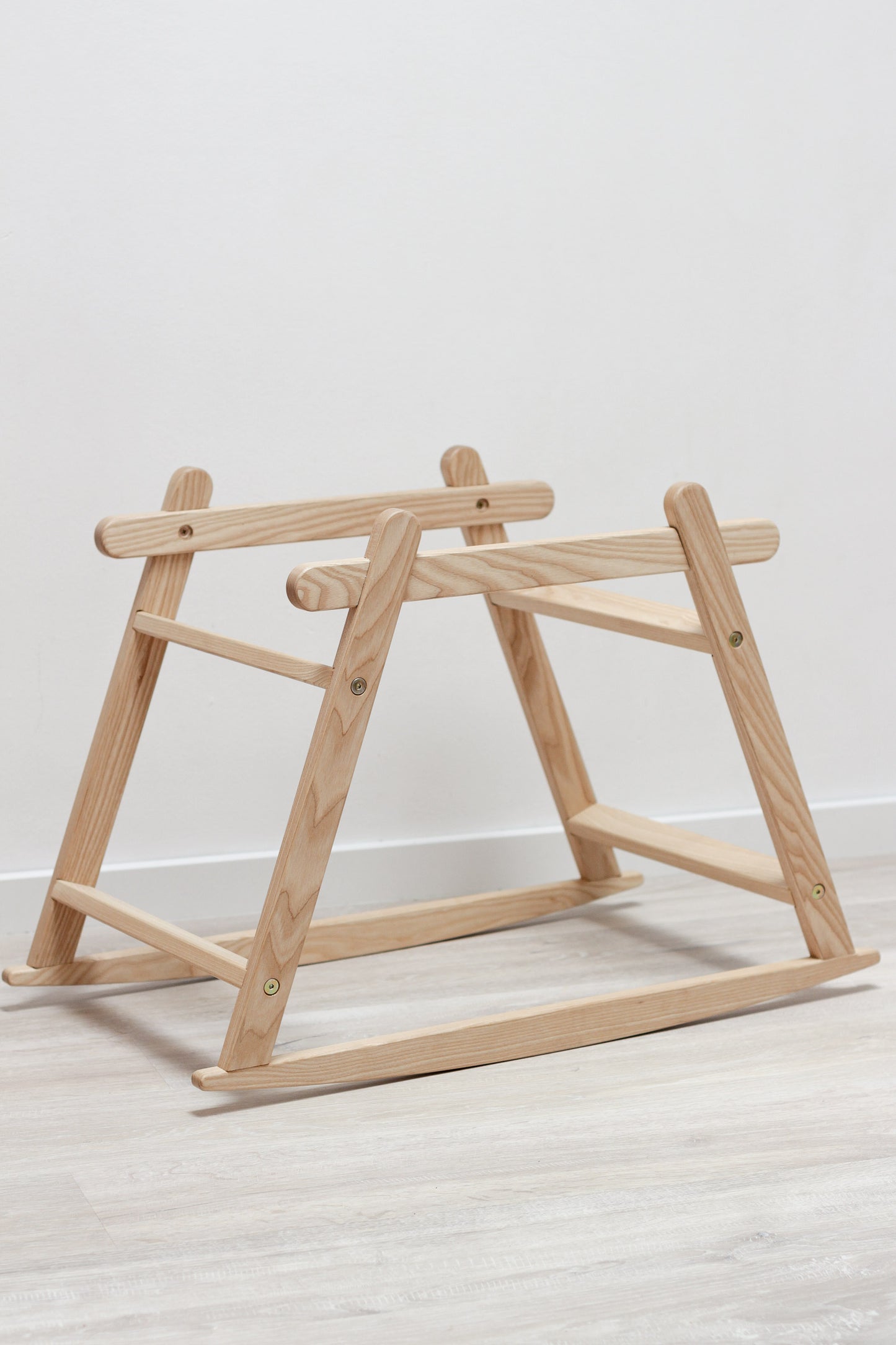 WOODEN ROCKING STAND